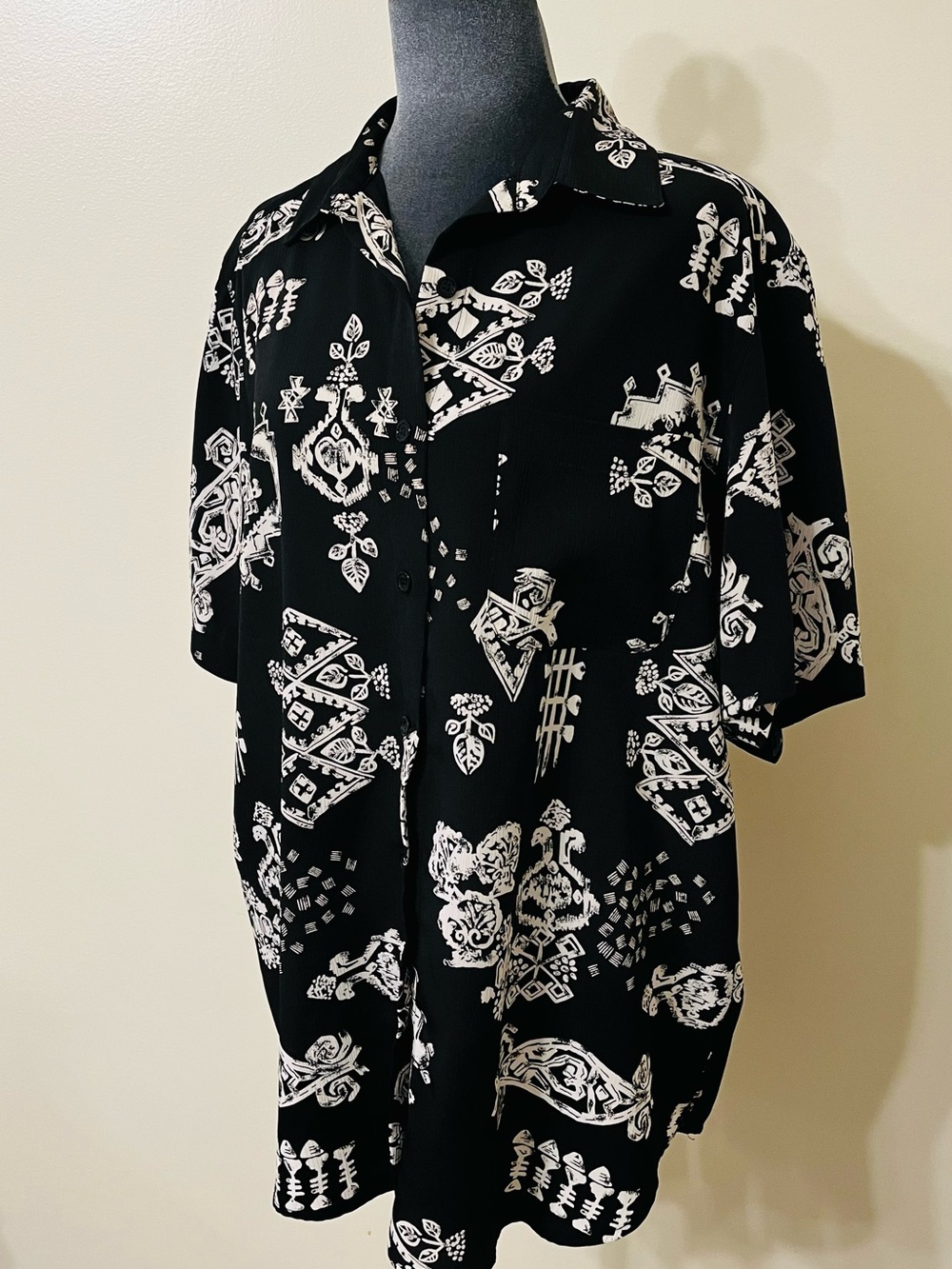 Alfred Dunner Tribal Black and White Printed Button-Up Tunic Shirt